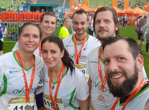 Gruppenbild mit sechs Teilnehmern des B2Run