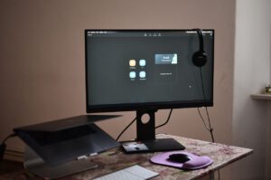 Arbeitsplatz; Bildschirm; Laptop